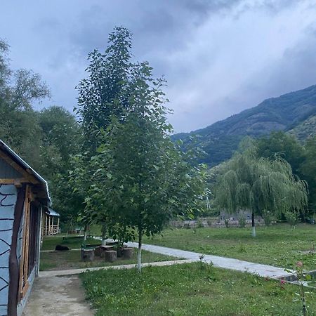 Basuta Guesthouse Kapan ภายนอก รูปภาพ