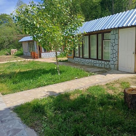 Basuta Guesthouse Kapan ภายนอก รูปภาพ