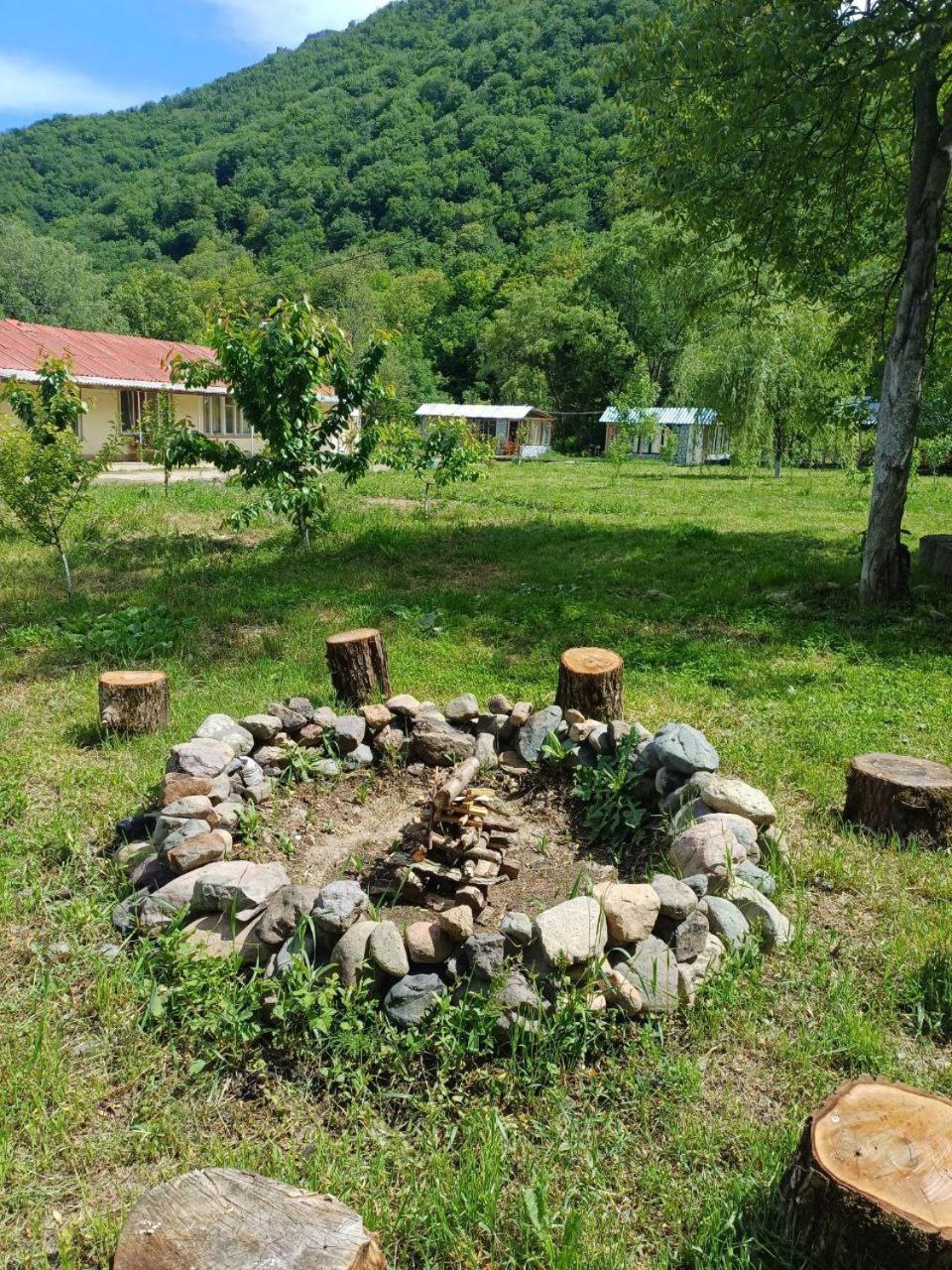 Basuta Guesthouse Kapan ภายนอก รูปภาพ