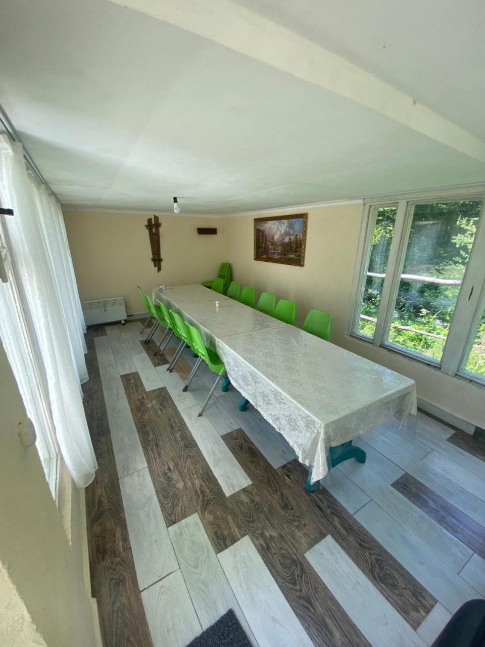 Basuta Guesthouse Kapan ภายนอก รูปภาพ