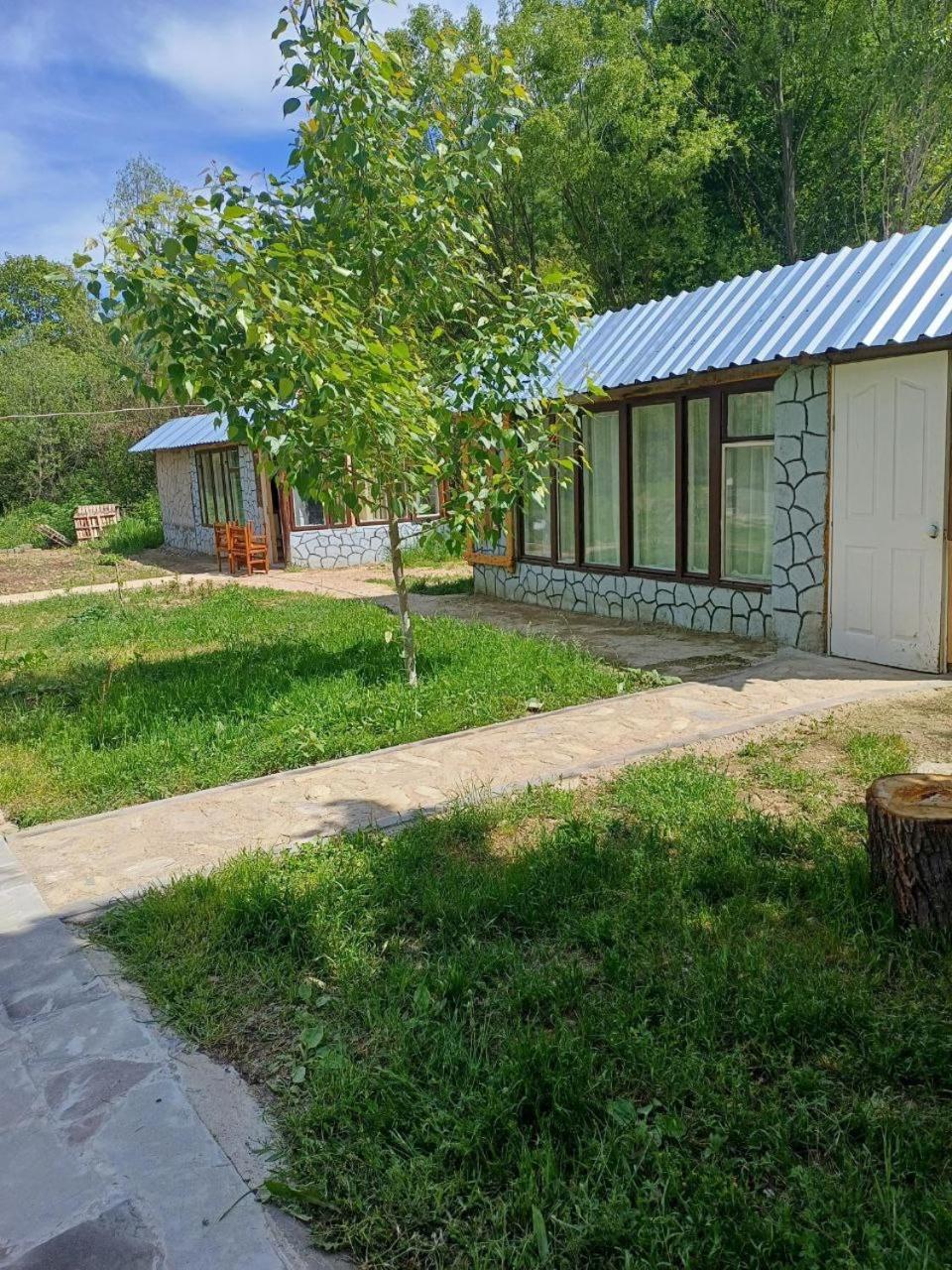 Basuta Guesthouse Kapan ภายนอก รูปภาพ